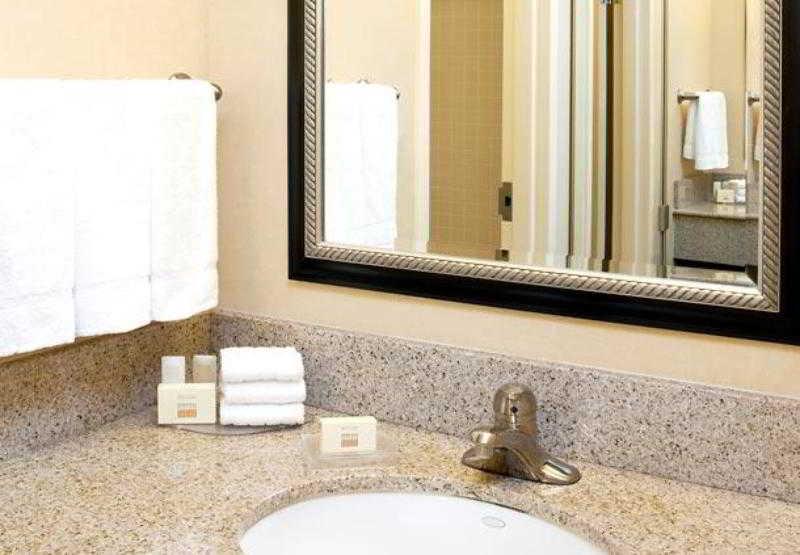 فندق كورتيارد جرينفيل هايوود مول غرينفيل المظهر الخارجي الصورة